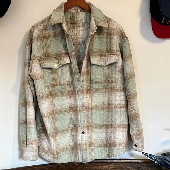 Ladies plaid shacket - Picture 1 of 5